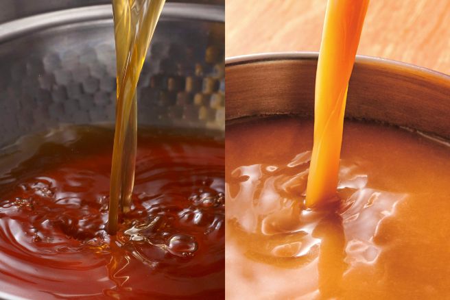 もつ鍋のスープはあごだし醤油味とこく味噌味の2種類